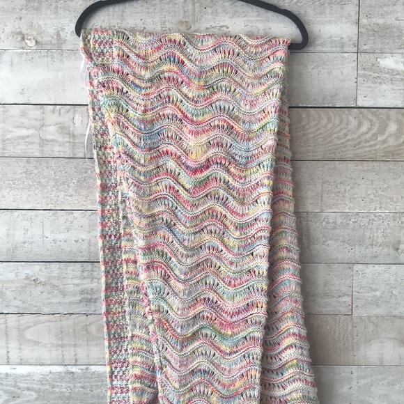 Papillon Mermaid Tail knit blanket - Picture 3 of 9